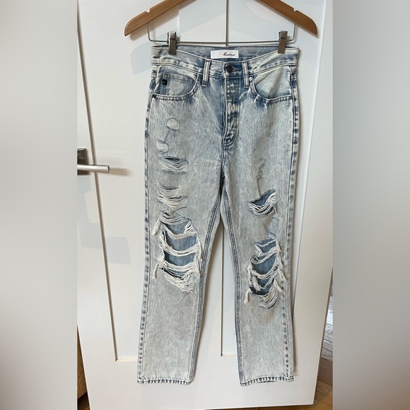 KanCan Highrise Light wash 90’s Boyfriend Jeans. Size 24” - Picture 3 of 6